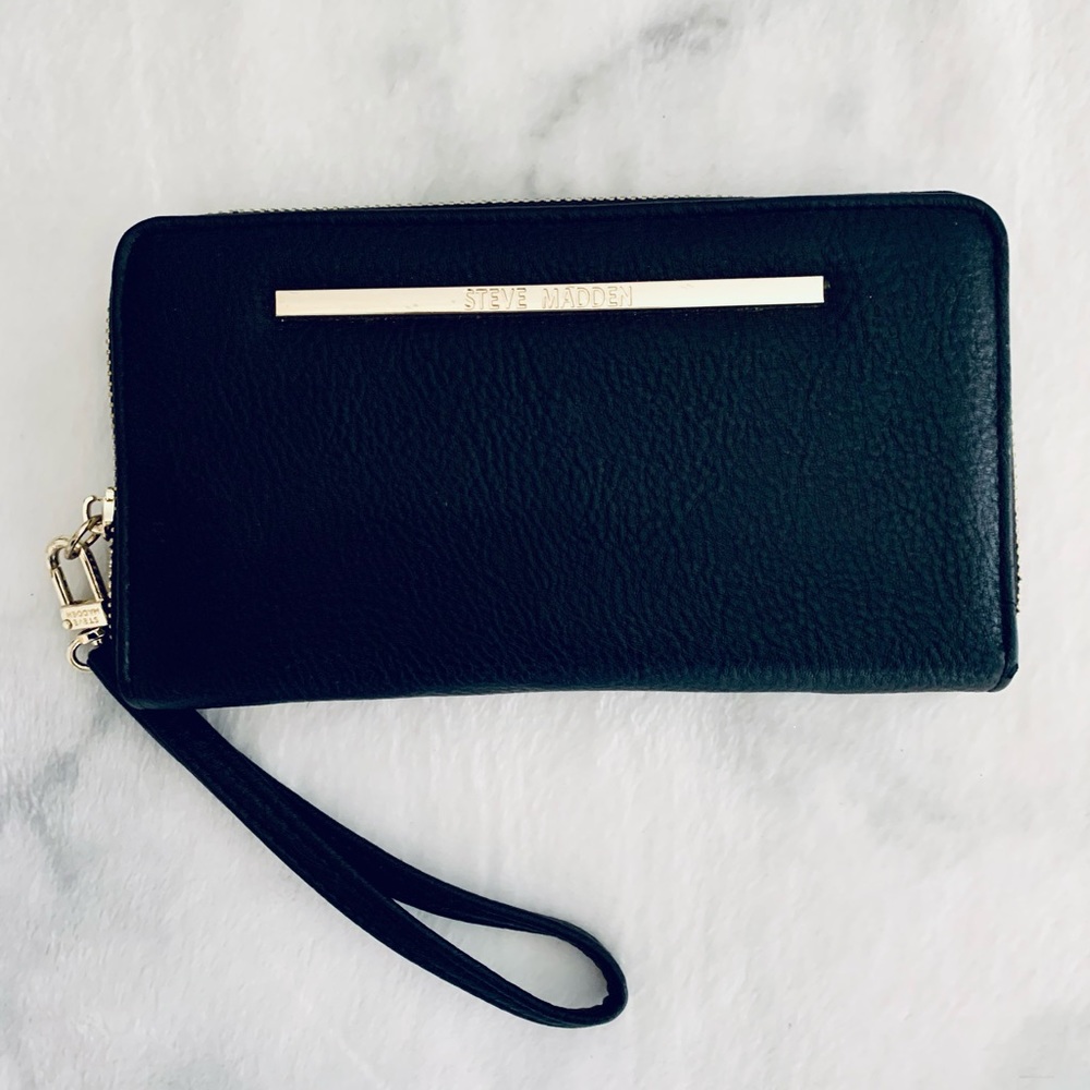 Steve Madden Wristlet